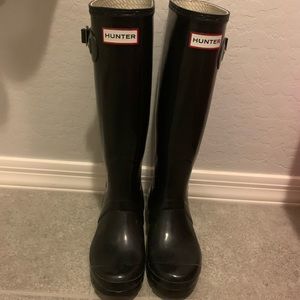 Black hunter boots